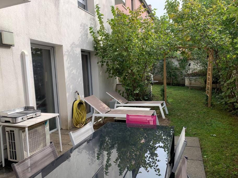 Appartement très calme avec jardin plein sud Apartment in Villeurbanne