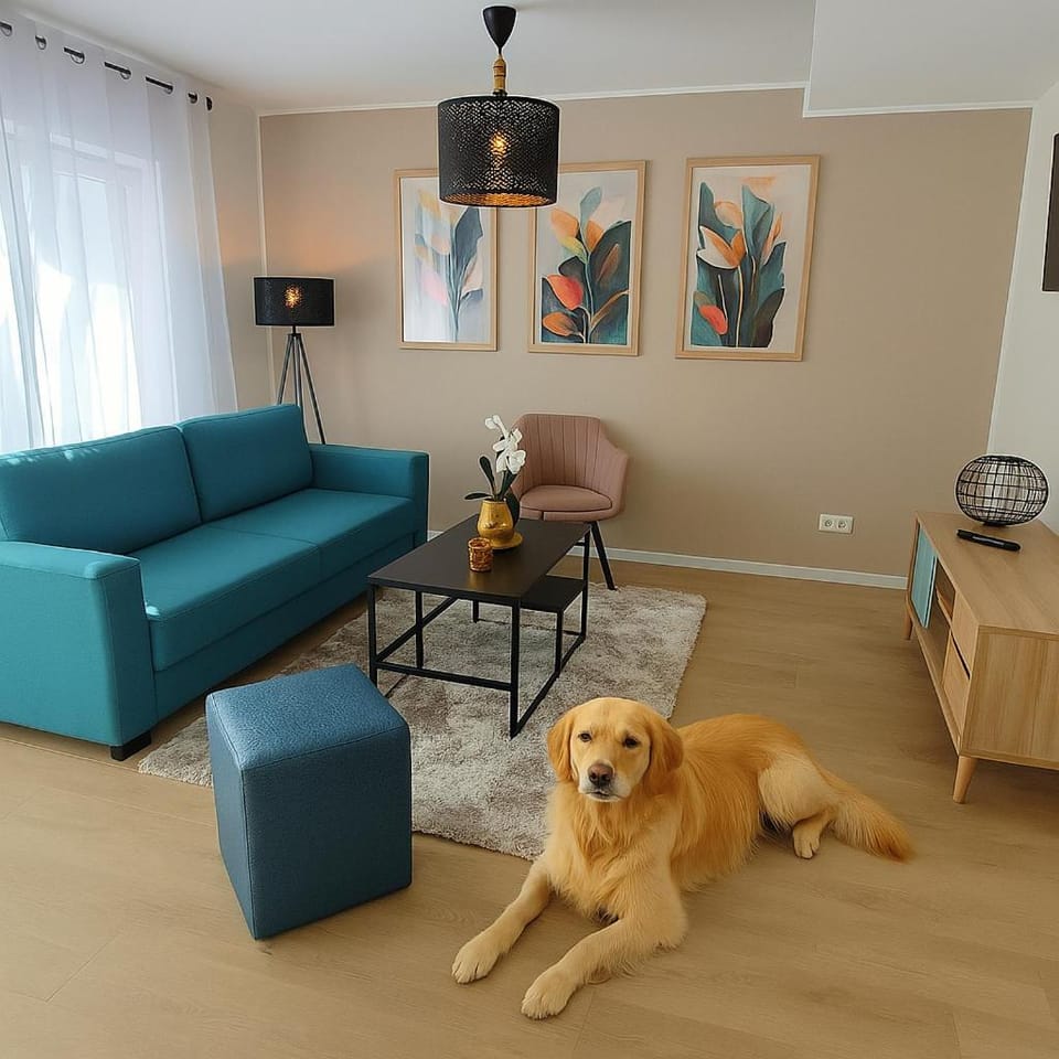 Living room, Seating area, Pets