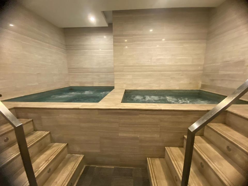 Cozy Apartment with Jacuzzi and Sauna at 188 Suites Klcc Apartment in Federal Territory of Kuala Lumpur