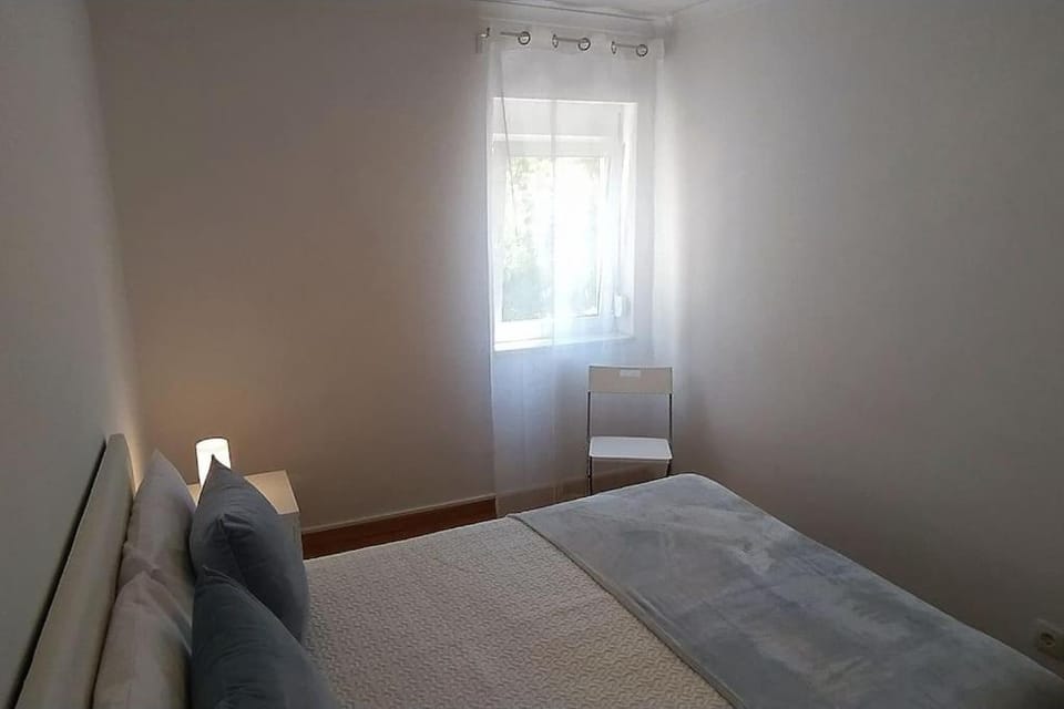 Lisbon, 2 Bedrooms, Metro & Airport, AC & WiFi Apartment in Lisbon