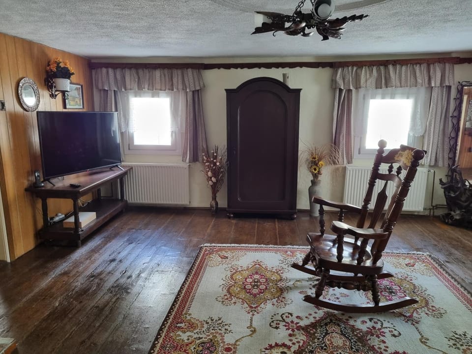 Communal lounge/ TV room, TV and multimedia, Living room