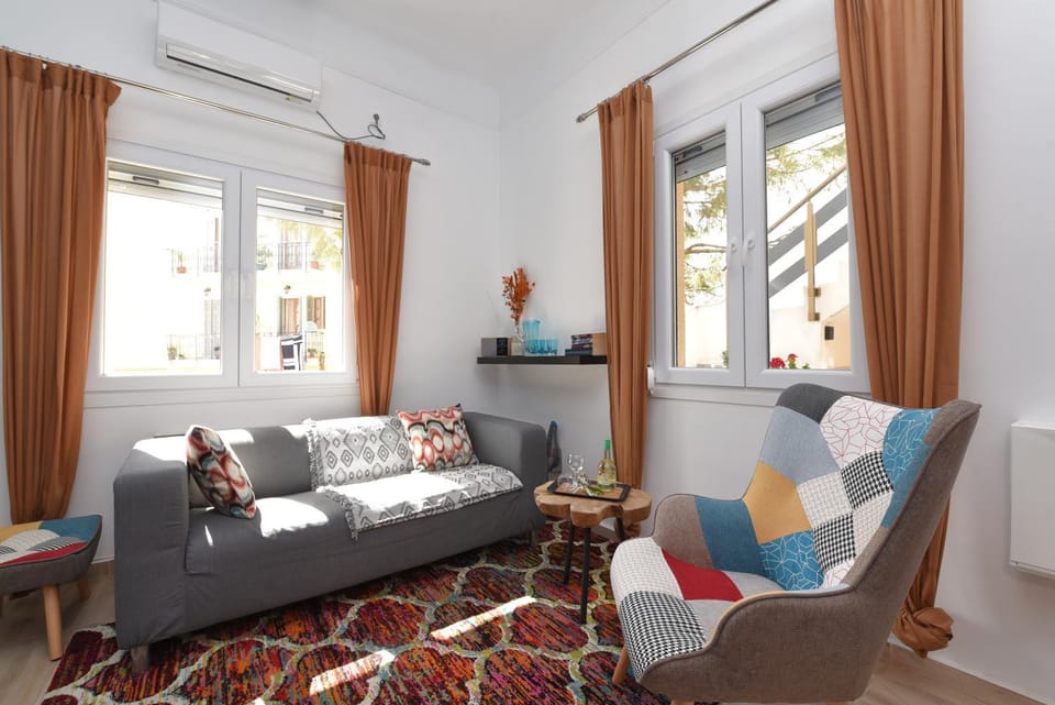 Living room, Seating area, air conditioner
