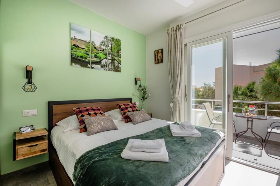 Bed, View (from property/room), Photo of the whole room, Bedroom, City view