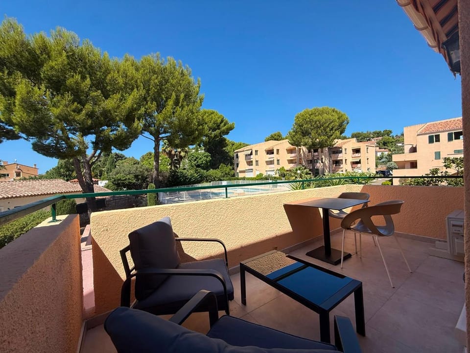 studio avec terrasse et piscine Apartment in French Riviera