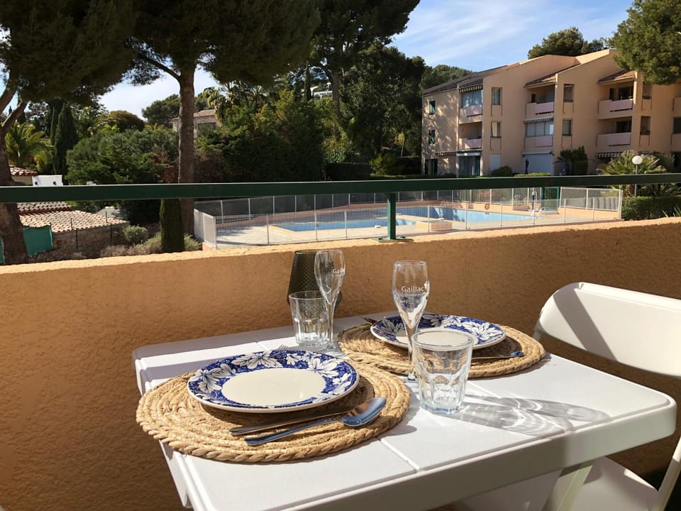 studio avec terrasse et piscine Apartment in French Riviera