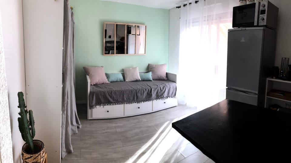studio avec terrasse et piscine Apartment in French Riviera