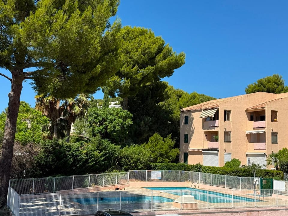 studio avec terrasse et piscine Apartment in French Riviera