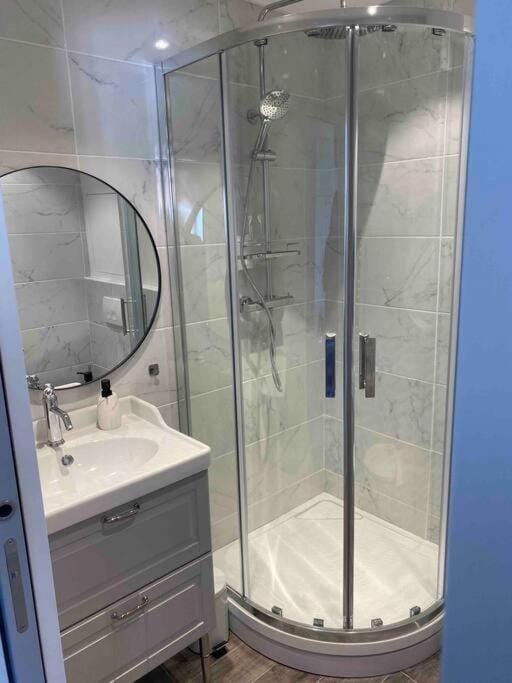 Studio refait à neuf en hypercentre avec balcon Apartment in Aix-les-Bains