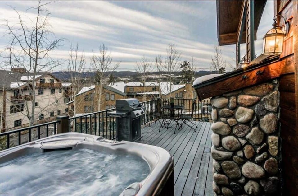 Elk Trail Retreat House in Fraser
