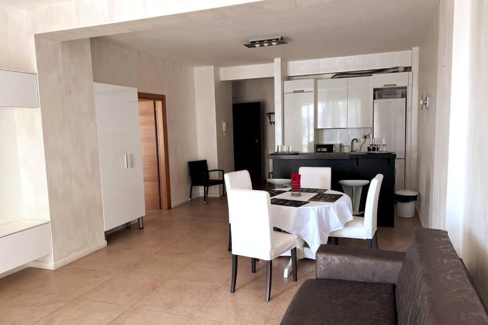 Casino Loft, central Mamaia, superhost favorite! Apartment in Constanta