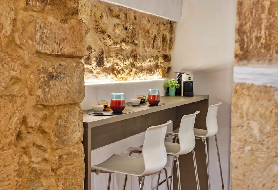 Food and drinks, Dining area
