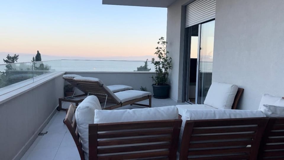 Day, View (from property/room), Balcony/Terrace, Seating area, Sea view