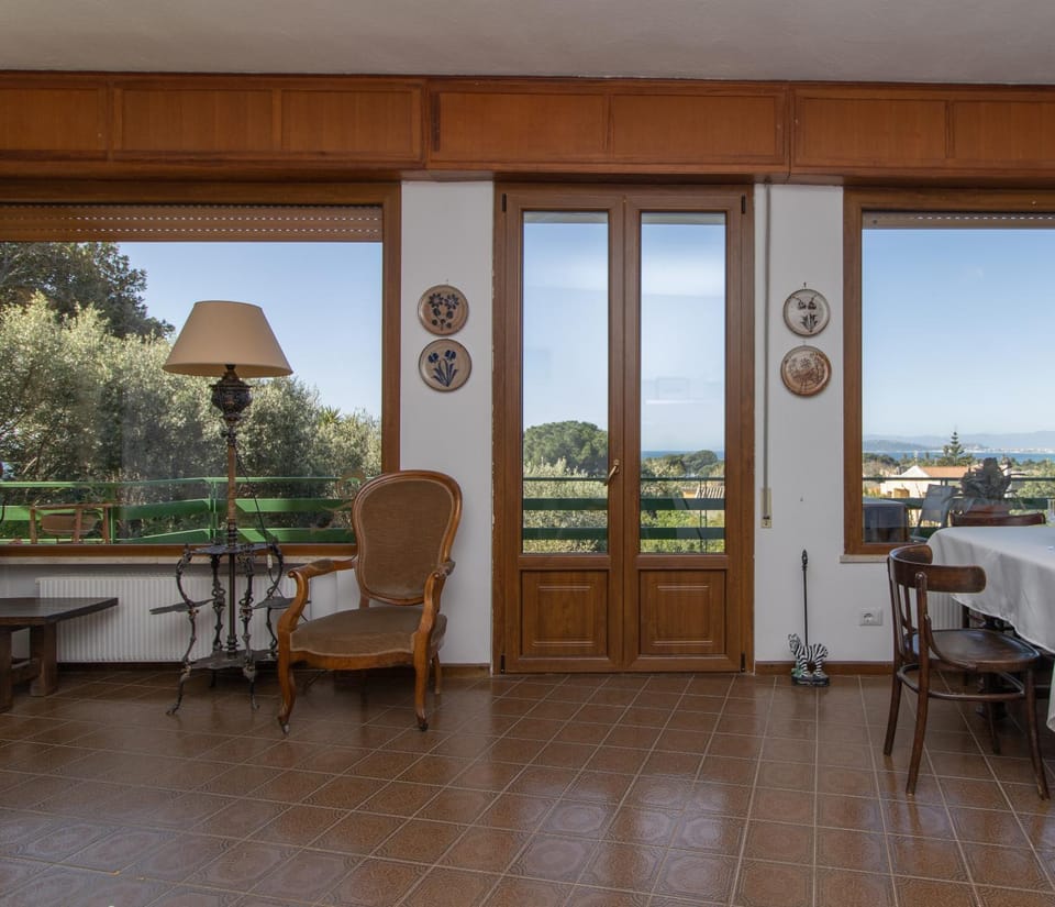 Natural landscape, View (from property/room), Balcony/Terrace, Living room, Seating area