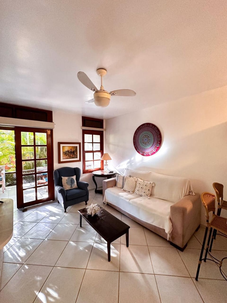 Communal lounge/ TV room, TV and multimedia, Living room, Seating area, Garden view