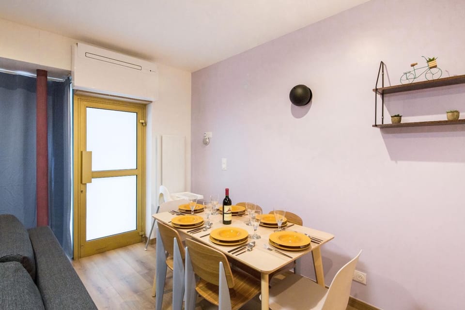 Lavie Maison Chic Stay AC Parking Apartment in Paris
