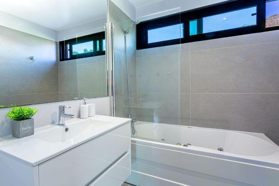 Bathroom, Bath