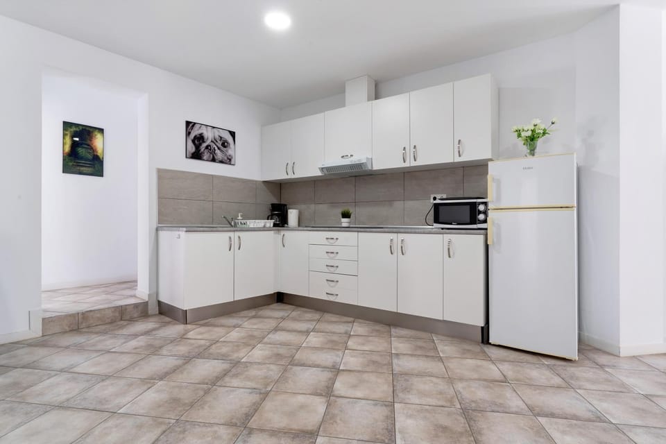 Kitchen or kitchenette, Living room