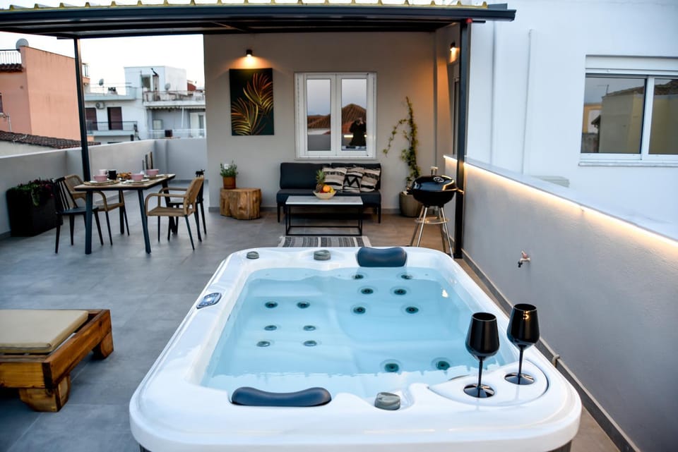Hot Tub, Balcony/Terrace, Seating area, Dining area, sunbed