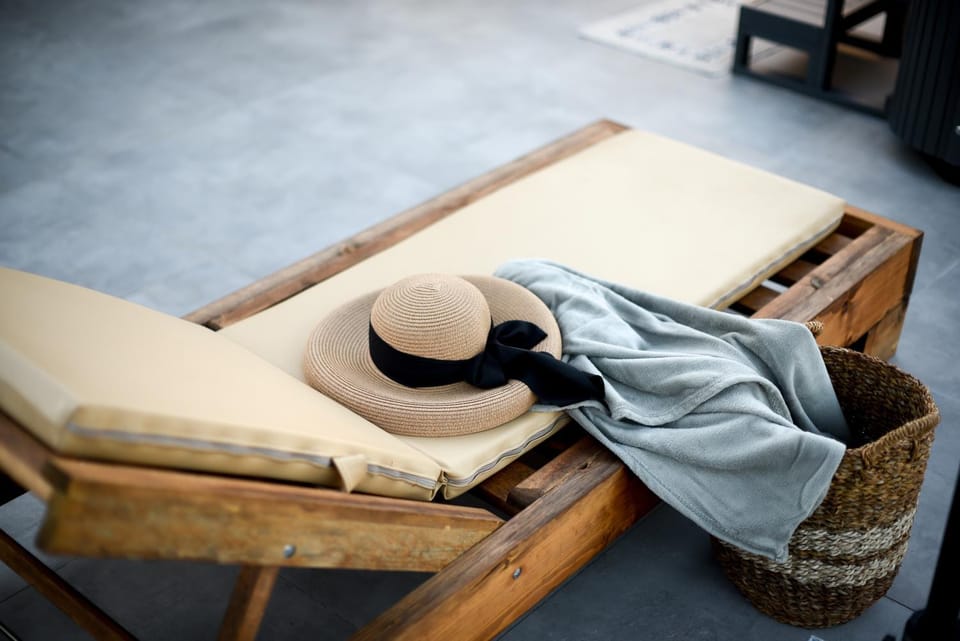 Balcony/Terrace, sunbed