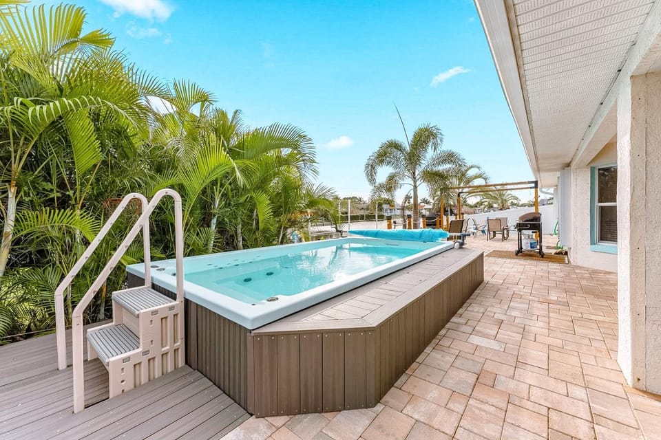 Day, Garden, Hot Tub, Pool view, Swimming pool, Swimming pool, sunbed