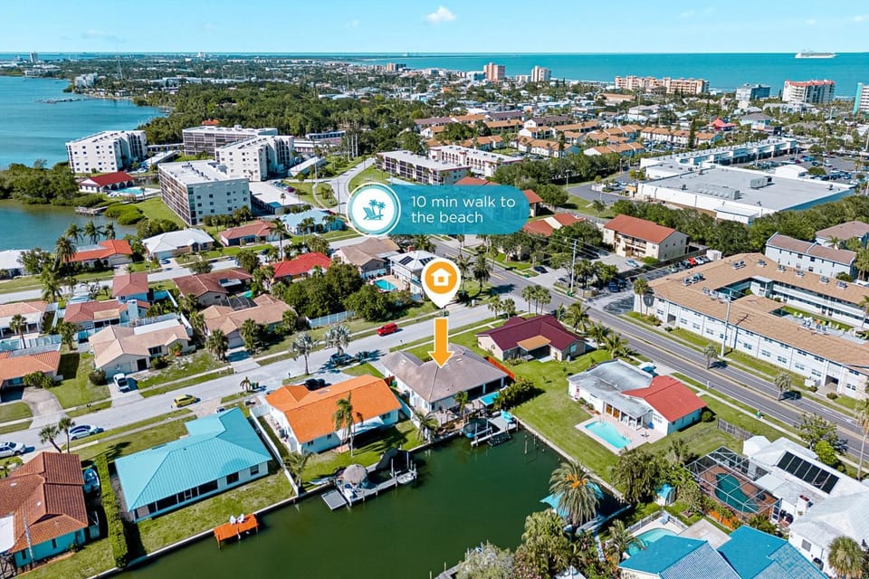 Property building, Day, Neighbourhood, Bird's eye view, River view, Street view, Location