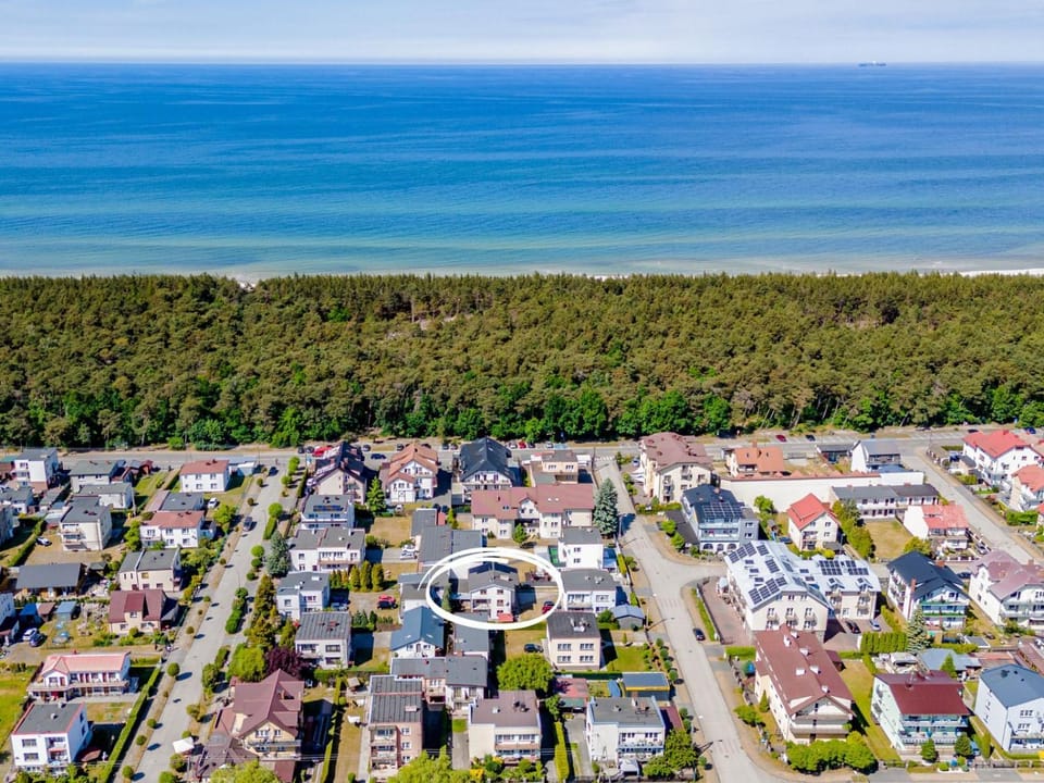 Property building, Day, Neighbourhood, Bird's eye view, Beach, Location