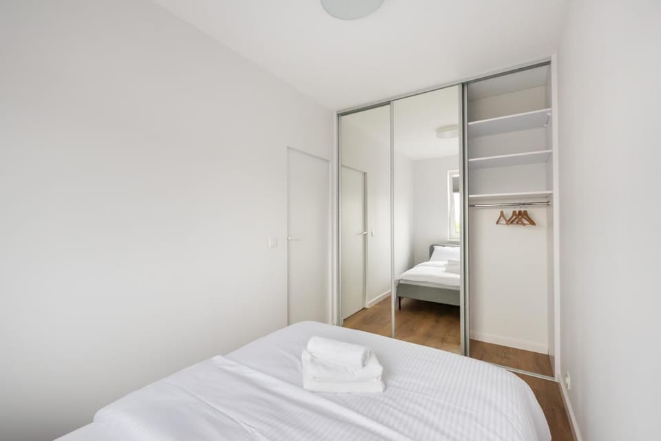 Bed, Photo of the whole room, Bedroom, towels, wardrobe