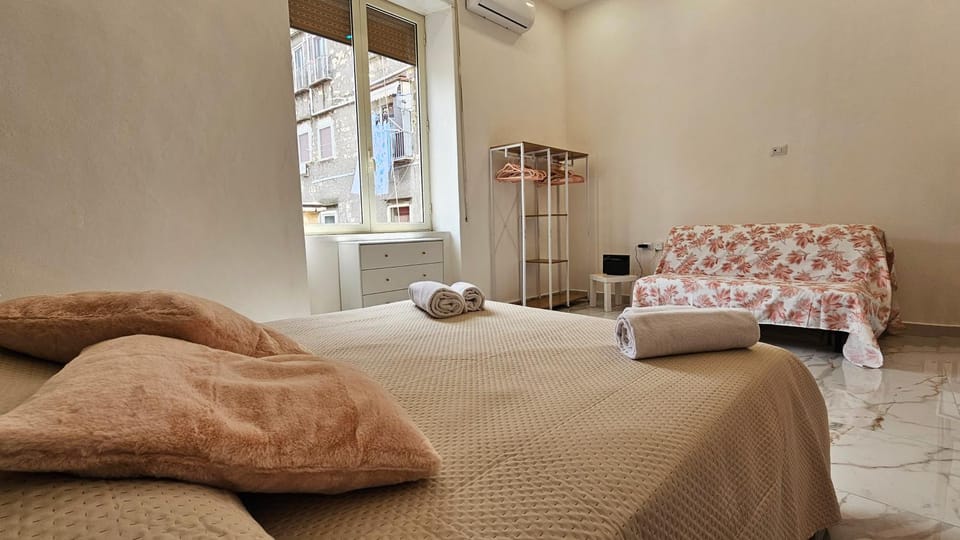 Bed, Bedroom, wardrobe, air conditioner