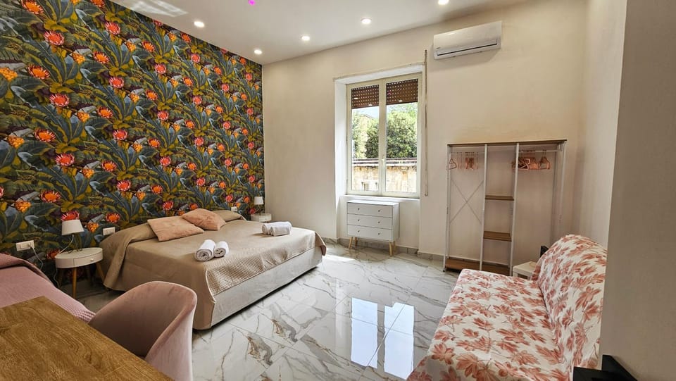 Bed, TV and multimedia, Living room, Photo of the whole room, Bedroom, wardrobe, air conditioner