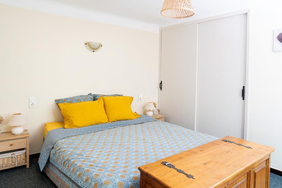 Bed, Day, Photo of the whole room, Bedroom