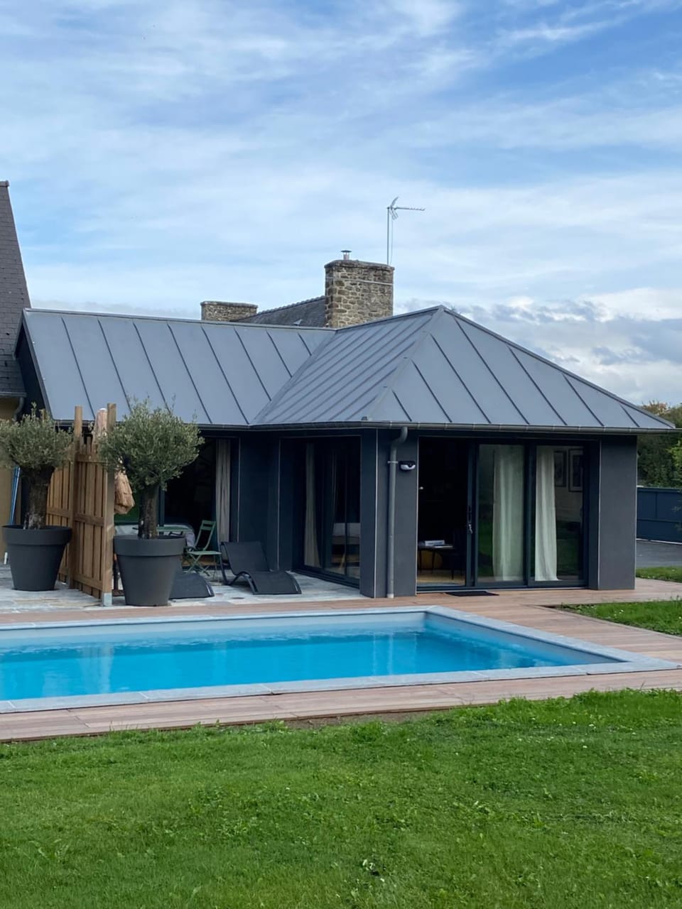 Property building, Swimming pool