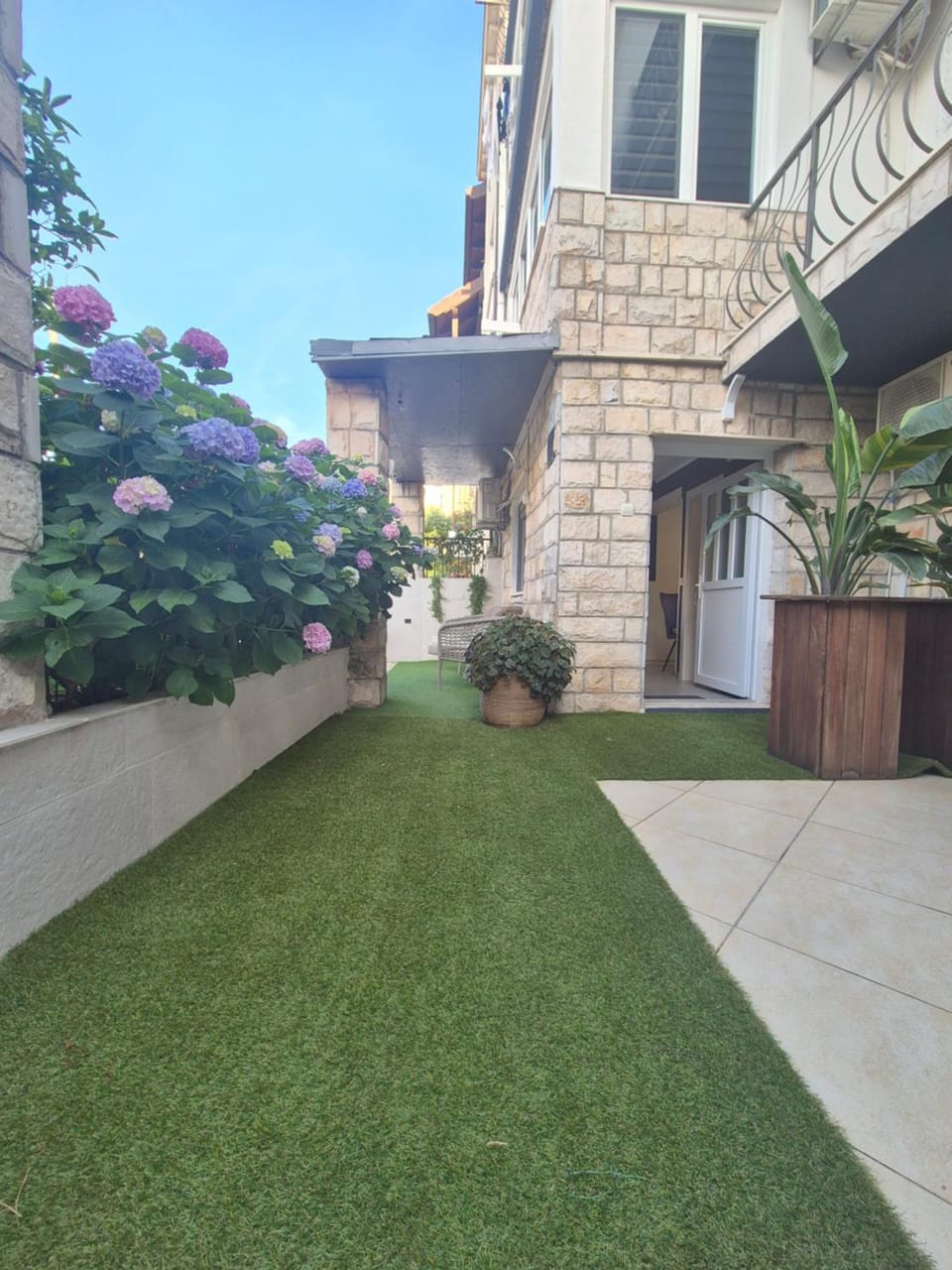 Property building, Day, Garden