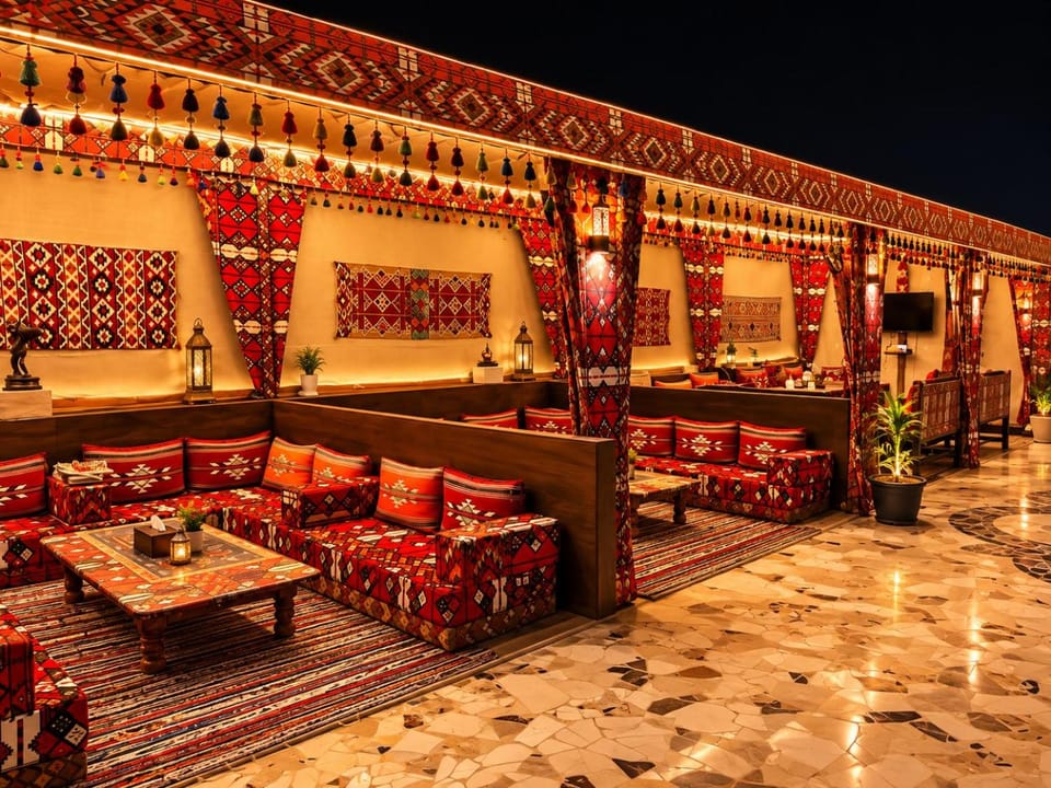 Restaurant/places to eat, Night, Banquet/Function facilities