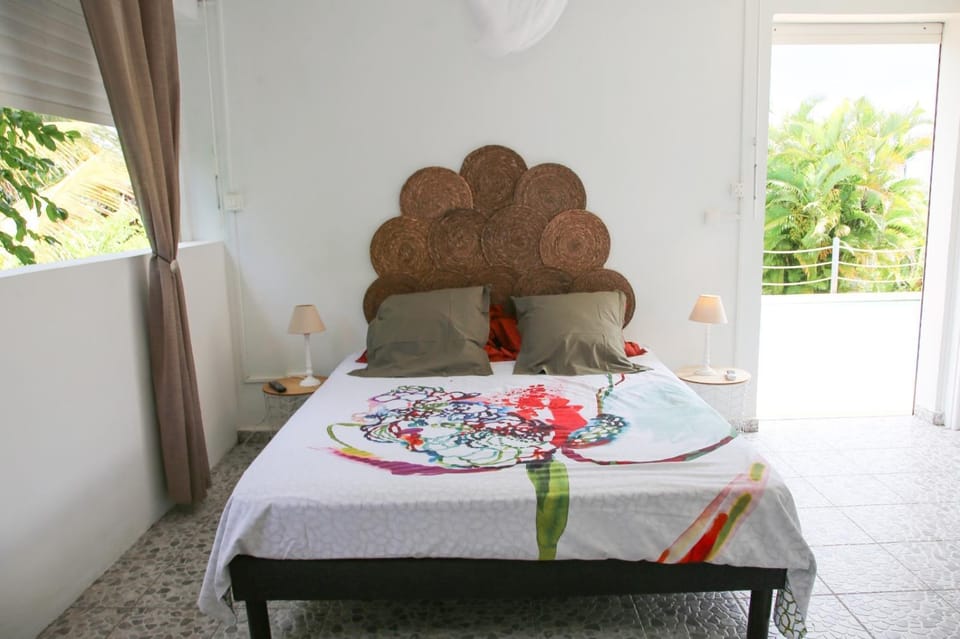 L Orchidée Bleue, bas de villa, vue mer, piscine privée Apartment in Sainte-Anne