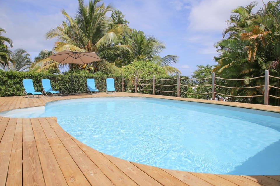 L Orchidée Bleue, bas de villa, vue mer, piscine privée Apartment in Sainte-Anne