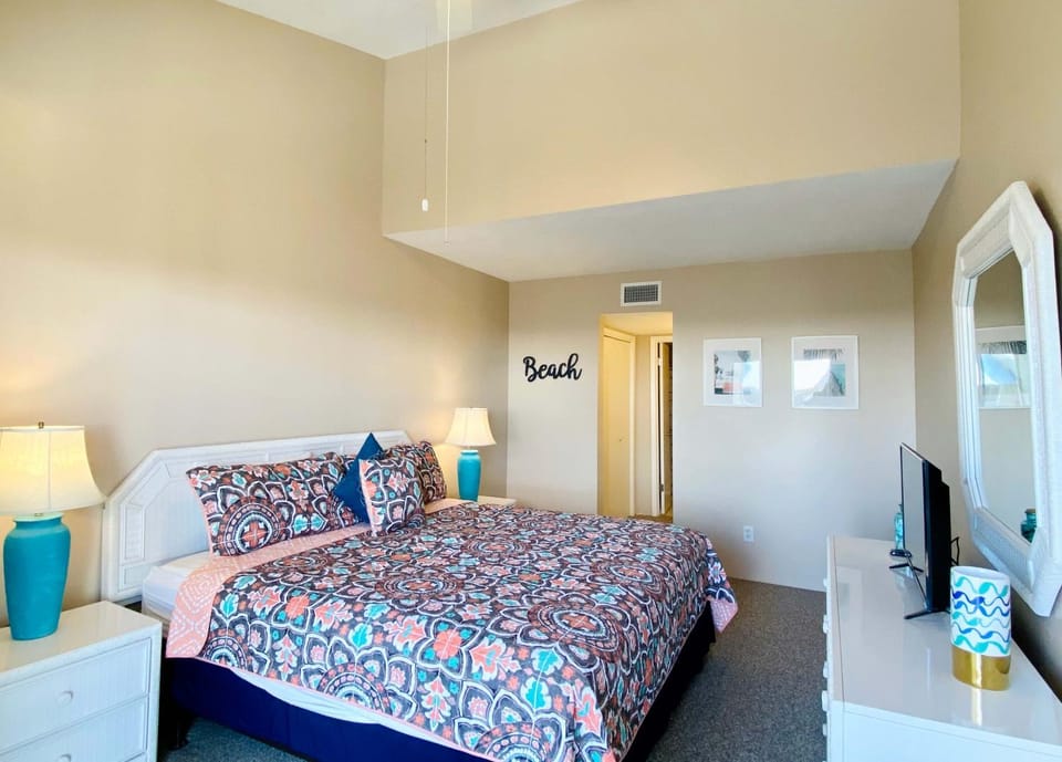 Sugar Beach 331 by ALBVR - Beautifully upgraded top floor condo with indirect beach view House in Orange Beach