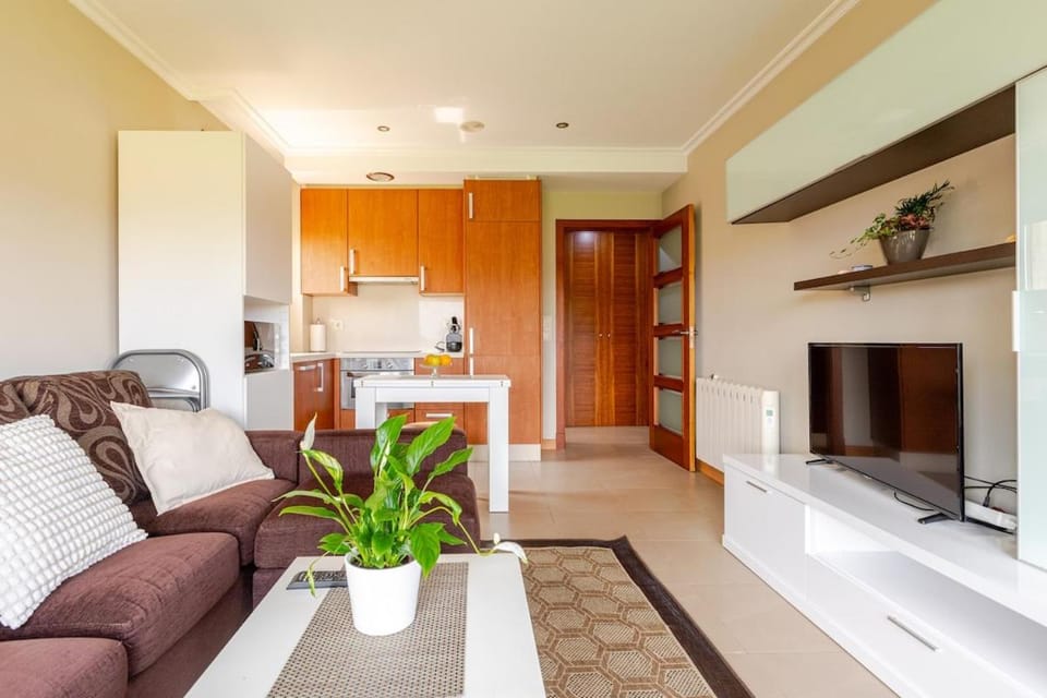 TV and multimedia, Kitchen or kitchenette, Living room, Dining area