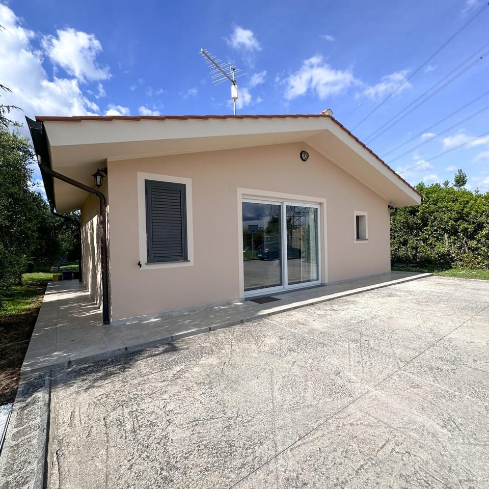 Property building, Day