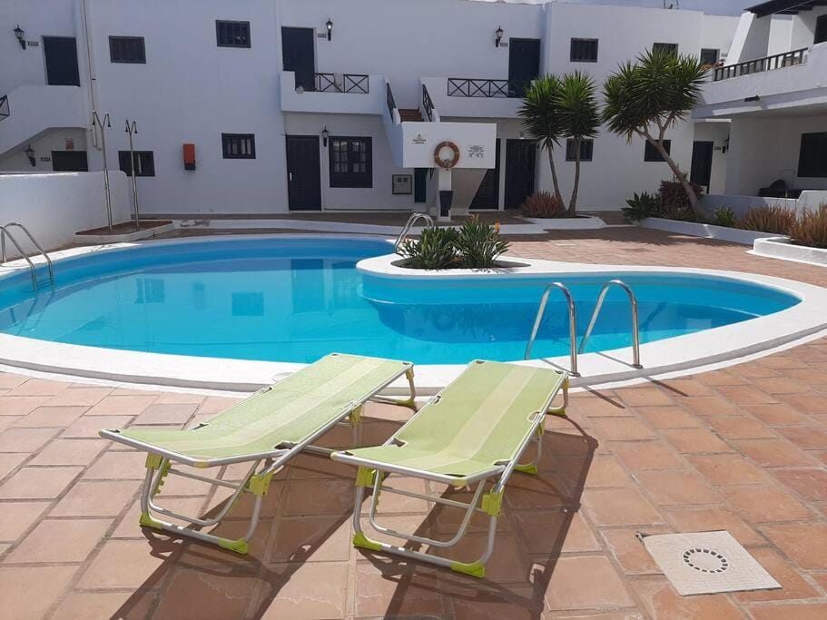Property building, Balcony/Terrace, Pool view, Swimming pool, Swimming pool