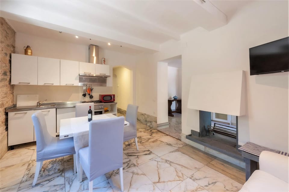 - Villa Novecentesca in VERSILIA - The Luxury of marble House in Marina di Massa