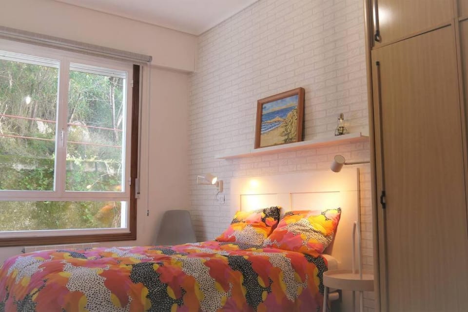 Photo of the whole room, Bedroom, wardrobe