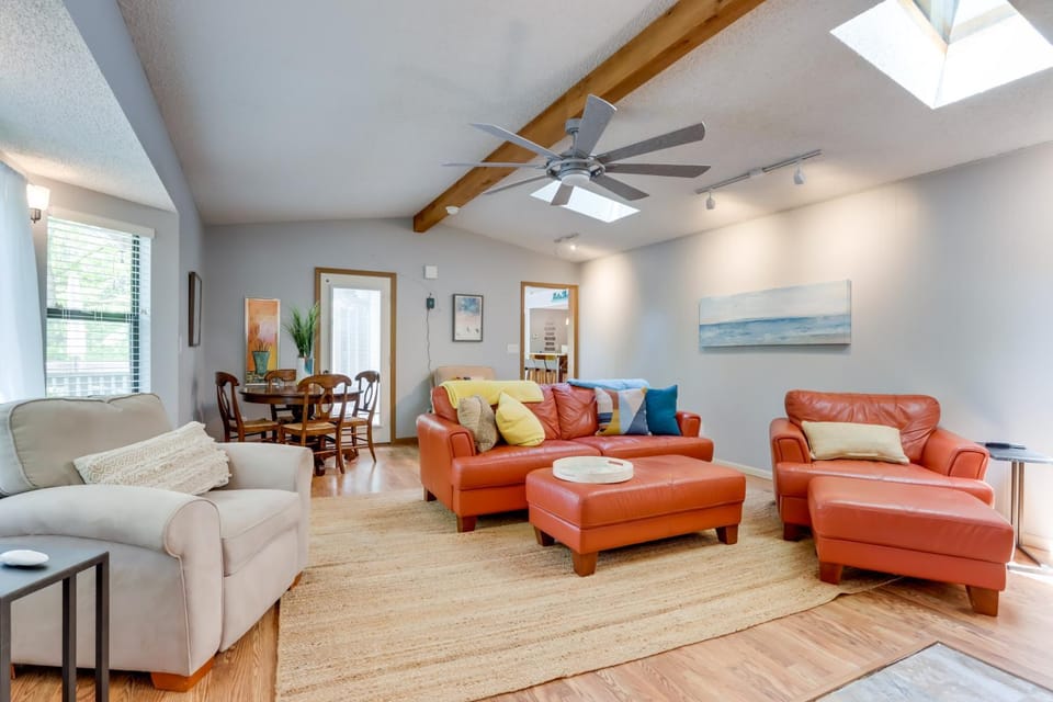 Oasis at Spring Valley Cove, Quiet, Private Dock House in Lake of the Ozarks