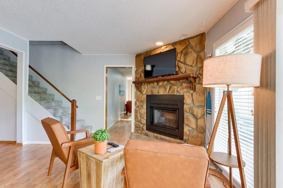 Oasis at Spring Valley Cove, Quiet, Private Dock House in Lake of the Ozarks