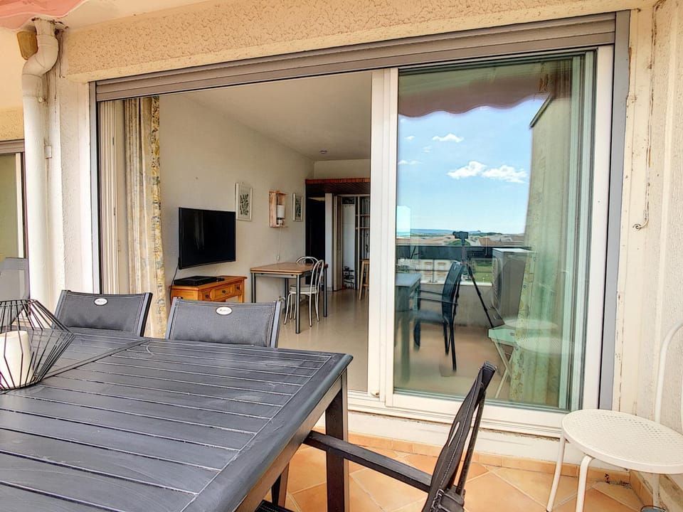 Appartement T2 avec Terrasse, Climatisation et Parking - FR-1-715-22 Apartment in Mauguio