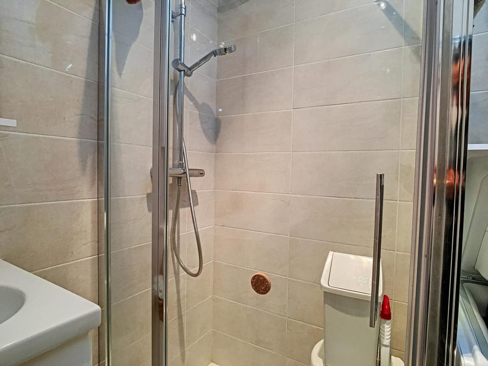 Appartement Climatisé avec Cabine et Parking Privé, à Deux Pas de la Plage, WiFi Inclus - FR-1-715-7 Cabin in Mauguio