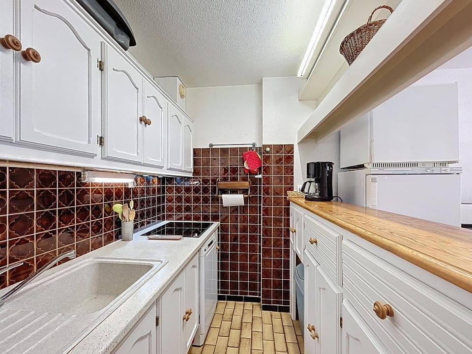 Appartement Climatisé avec Cabine et Parking Privé, à Deux Pas de la Plage, WiFi Inclus - FR-1-715-7 Cabin in Mauguio