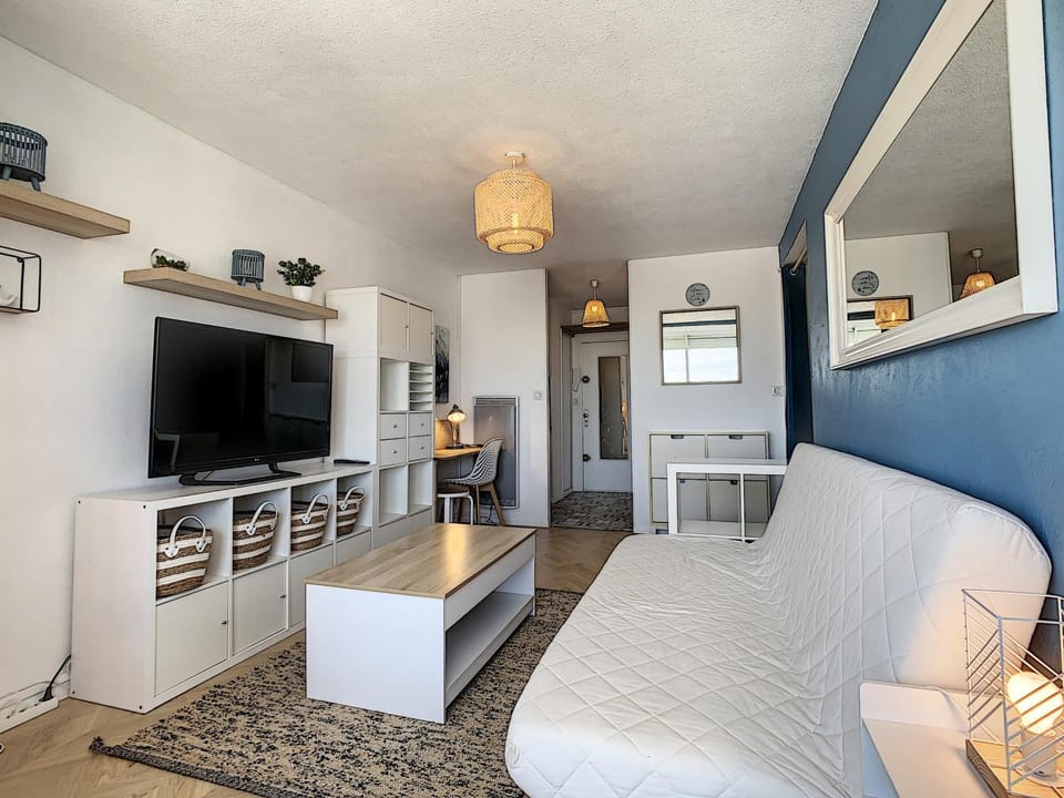 Studio Cabine Rénové Près Plage avec Parking Privé - FR-1-715-34 Cabin in Mauguio