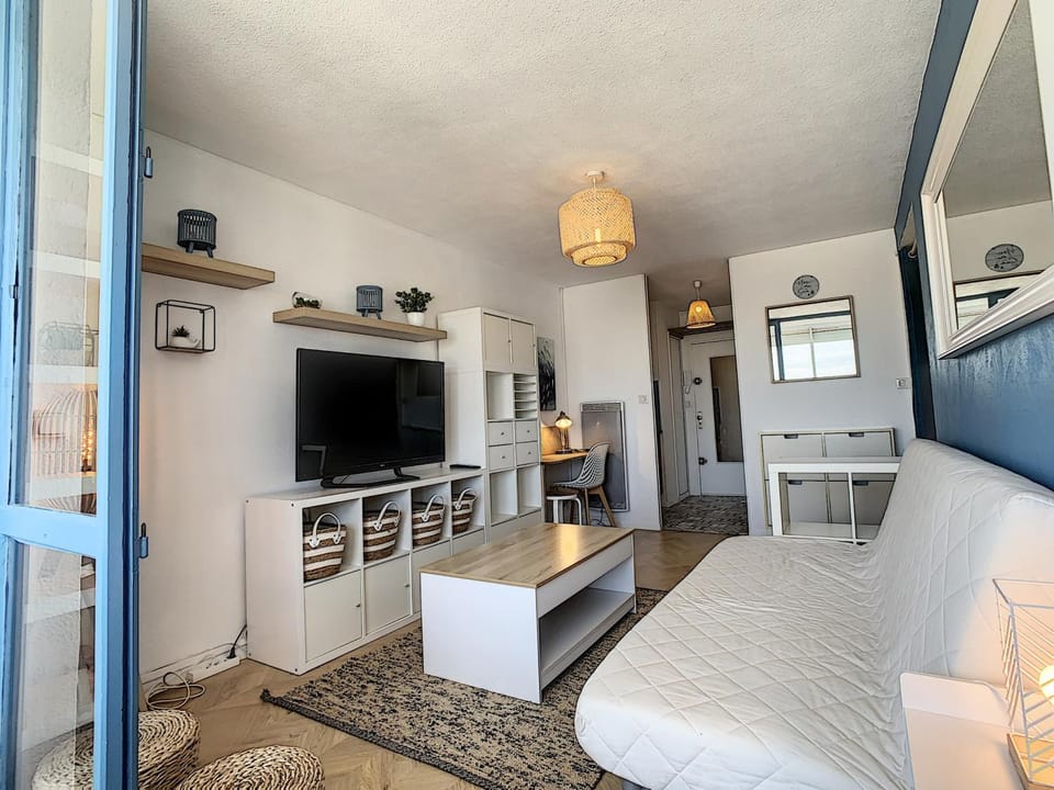Studio Cabine Rénové Près Plage avec Parking Privé - FR-1-715-34 Cabin in Mauguio