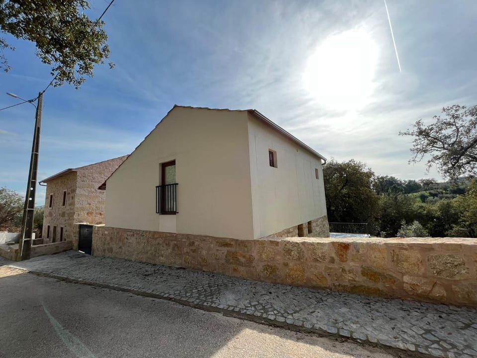 Quinta do Carvalho Cerquinho Farm Stay in Portugal