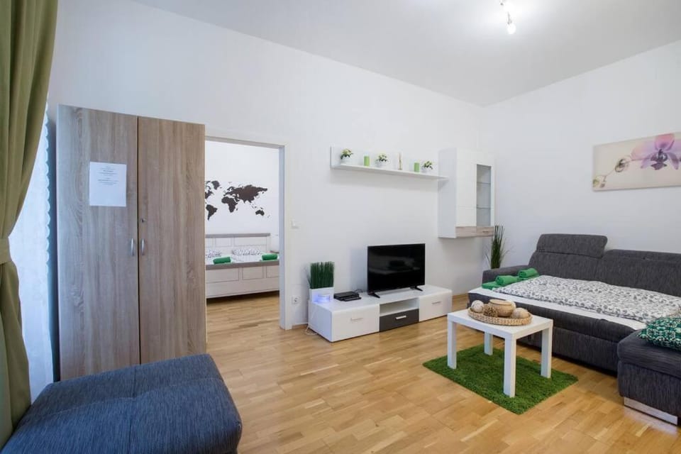 Bed, Living room, Photo of the whole room, Seating area